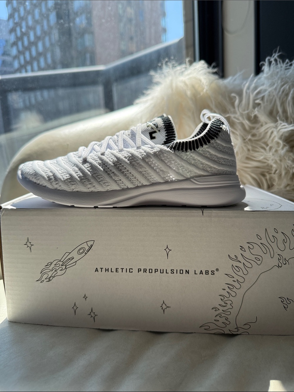 NIB, Ret $119, APL TechLoom White Wave Youth Sneakers (Size 4/EUR 35.5/ Unisex